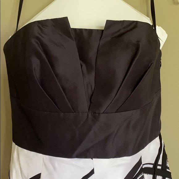 White House Black Market: Strapless dress - Picture 3 of 6